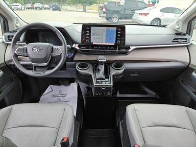 2024 Toyota Sienna XLE 8 Passenger