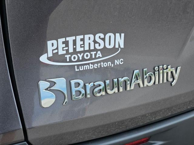 2024 Toyota Sienna XLE 8 Passenger