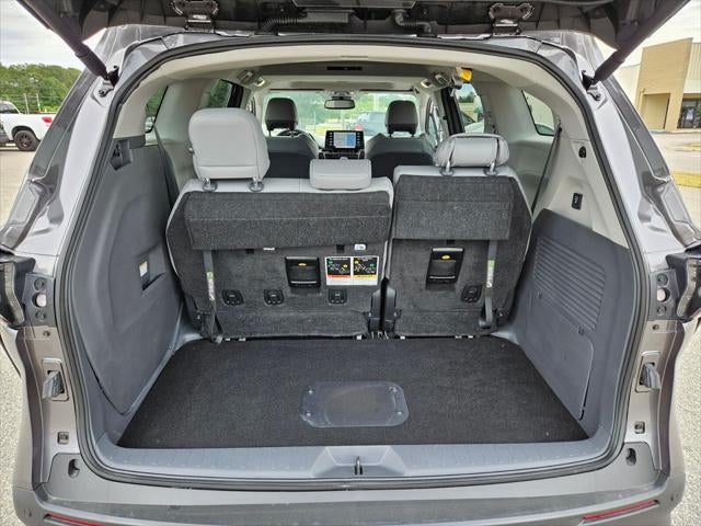 2024 Toyota Sienna XLE 8 Passenger