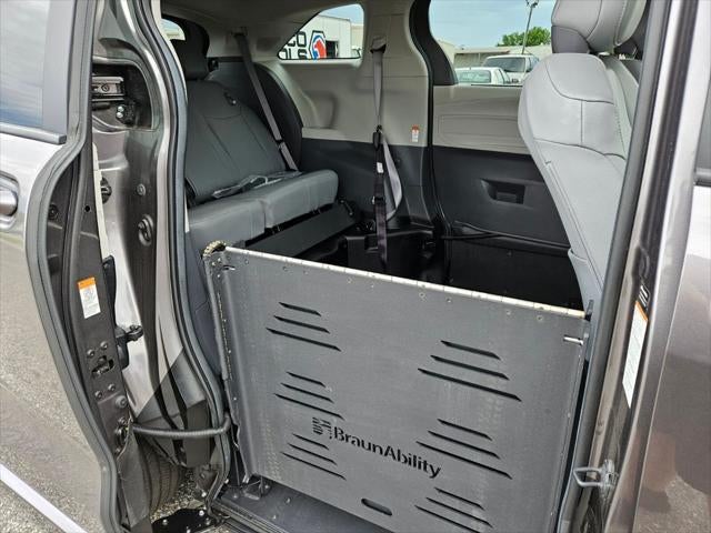2024 Toyota Sienna XLE 8 Passenger