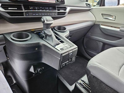 2024 Toyota Sienna XLE 8 Passenger