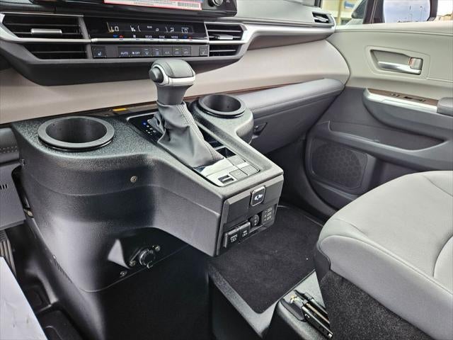 2024 Toyota Sienna XLE 8 Passenger