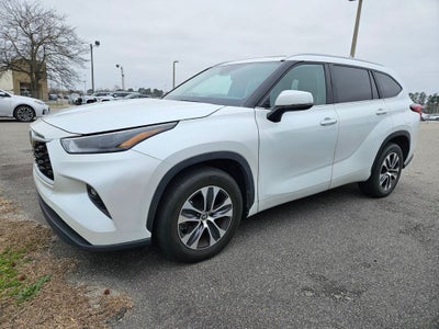 2023 Toyota Highlander Base