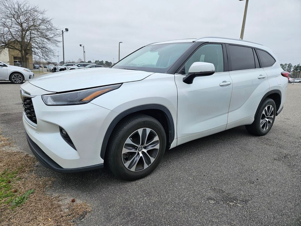 2023 Toyota Highlander Base