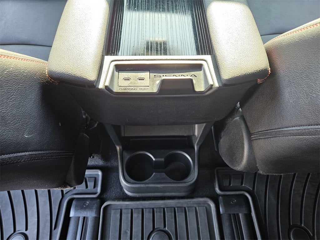 2025 Toyota Sienna XSE 7 Passenger