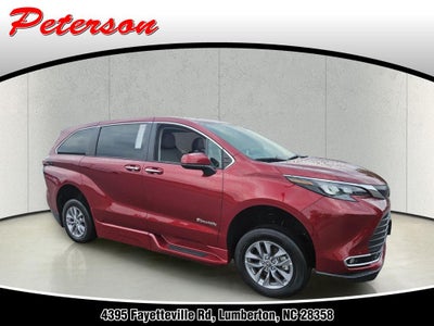 2024 Toyota Sienna XLE 8 Passenger
