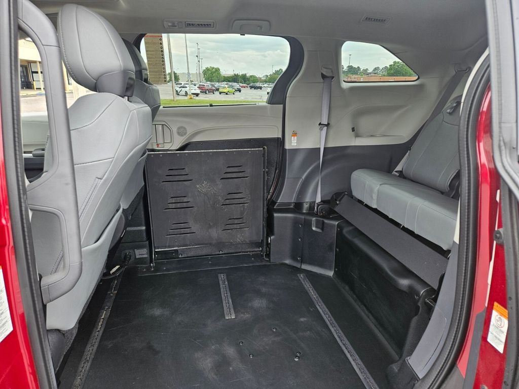 2024 Toyota Sienna XLE 8 Passenger