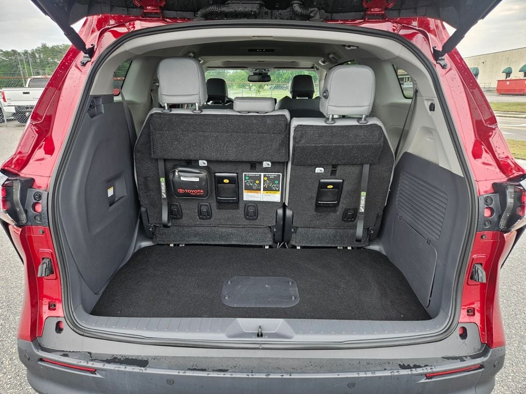 2024 Toyota Sienna XLE 8 Passenger