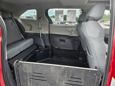2024 Toyota Sienna XLE 8 Passenger