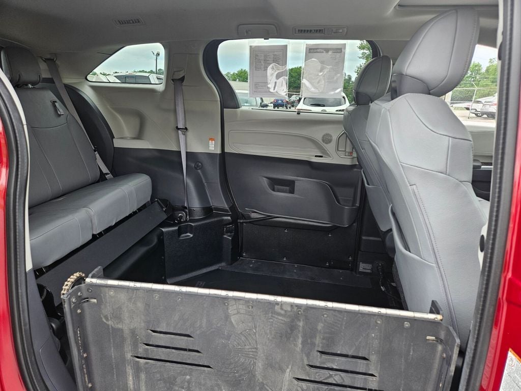 2024 Toyota Sienna XLE 8 Passenger