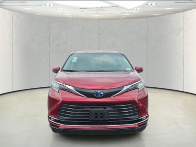 2024 Toyota Sienna XLE 8 Passenger