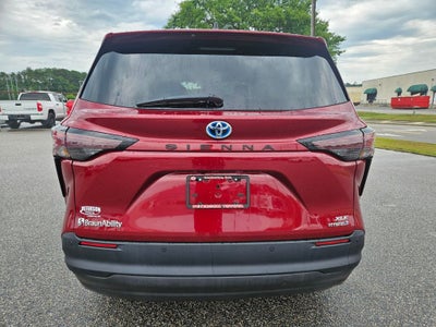 2024 Toyota Sienna XLE 8 Passenger
