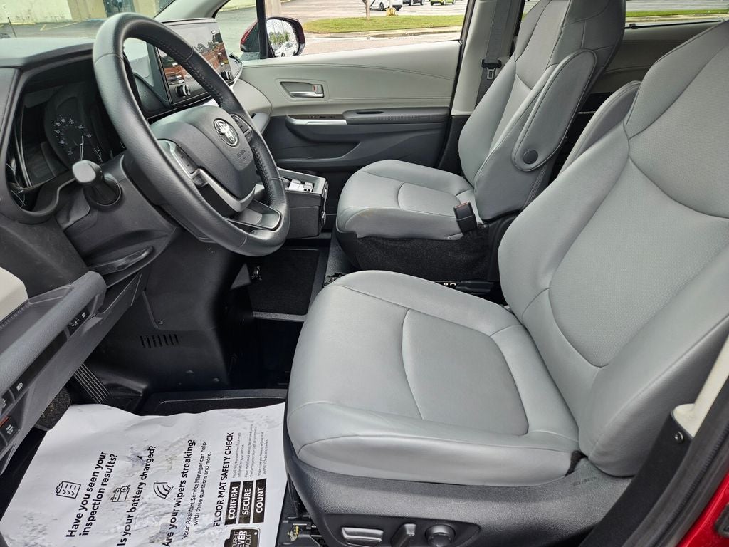 2024 Toyota Sienna XLE 8 Passenger