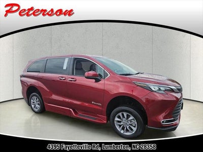 2024 Toyota Sienna XLE 8 Passenger