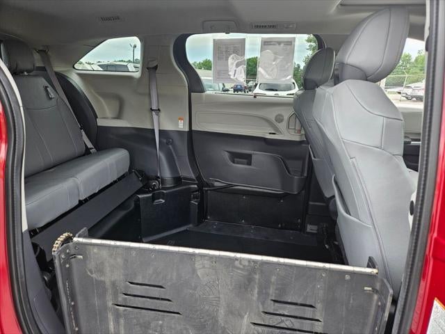 2024 Toyota Sienna XLE 8 Passenger