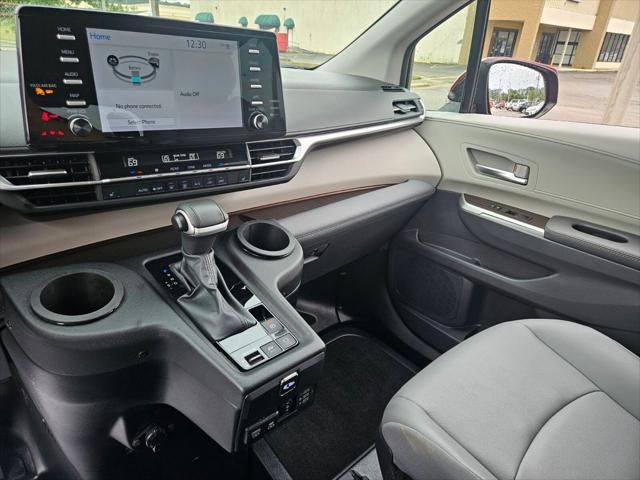 2024 Toyota Sienna XLE 8 Passenger