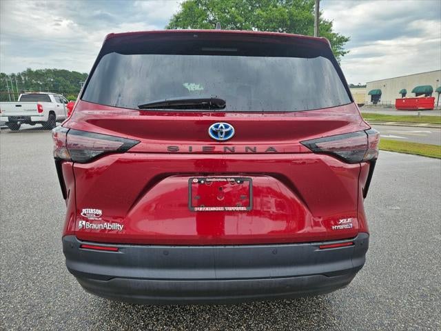 2024 Toyota Sienna XLE 8 Passenger