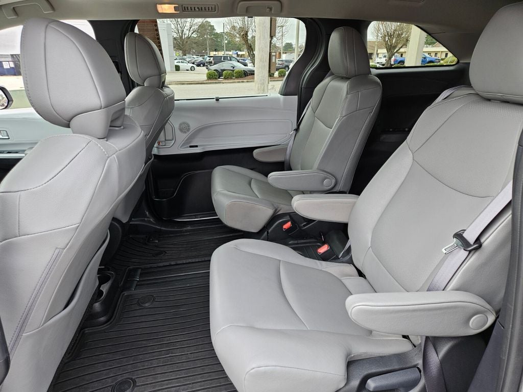 2025 Toyota Sienna XLE 8 Passenger