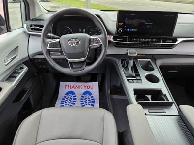 2025 Toyota Sienna XLE 8 Passenger