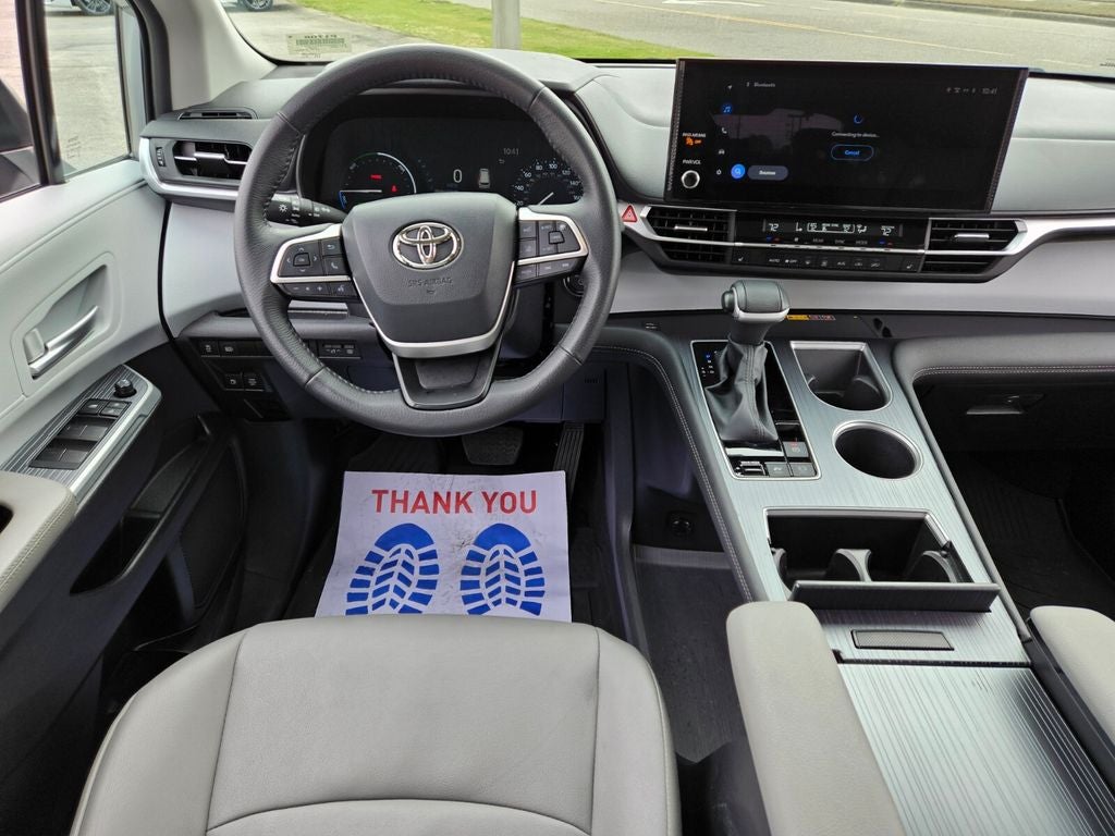 2025 Toyota Sienna XLE 8 Passenger