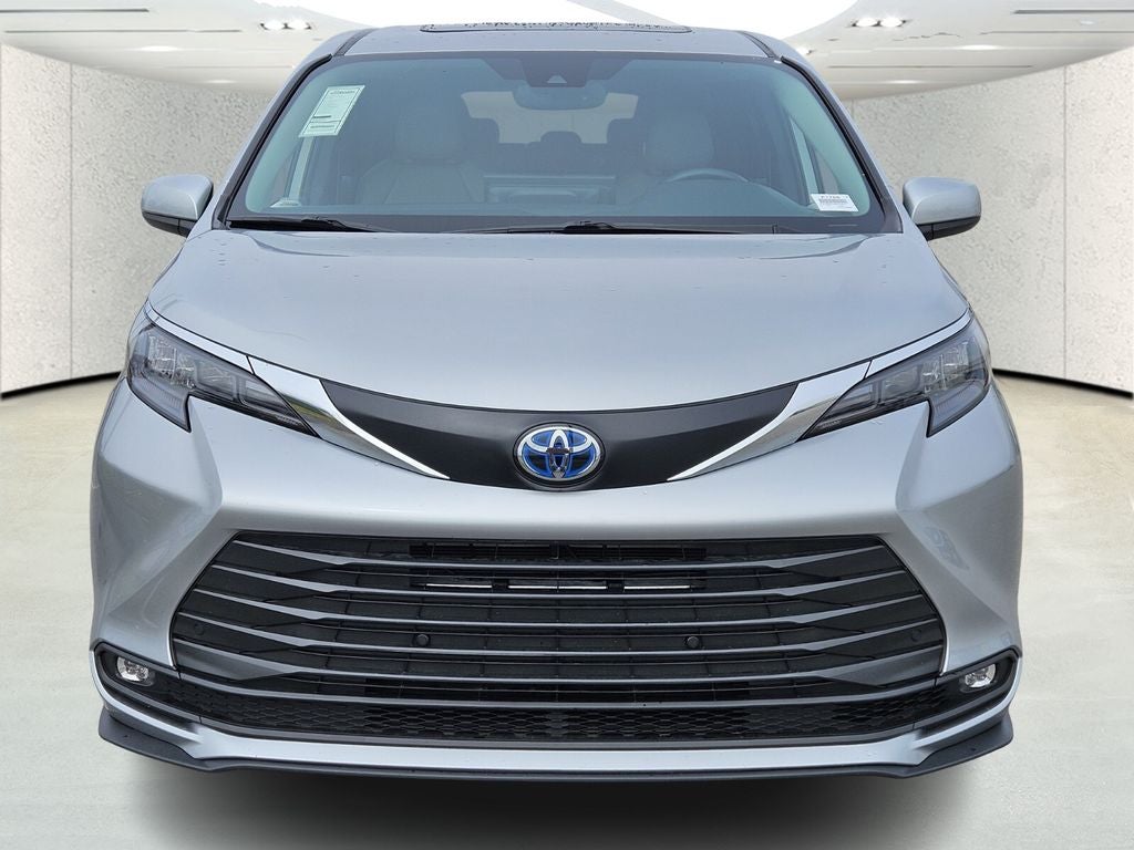 2025 Toyota Sienna XLE 8 Passenger