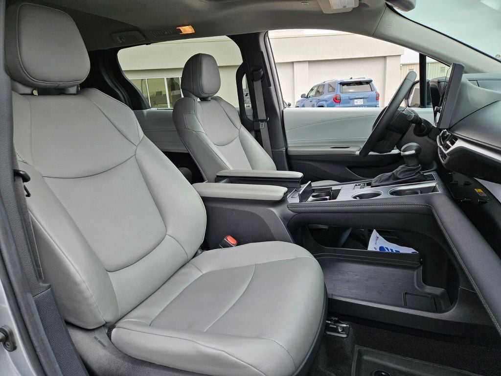 2025 Toyota Sienna XLE 8 Passenger