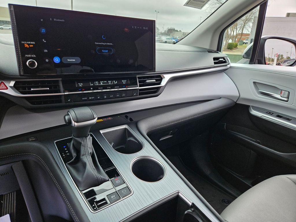 2025 Toyota Sienna XLE 8 Passenger