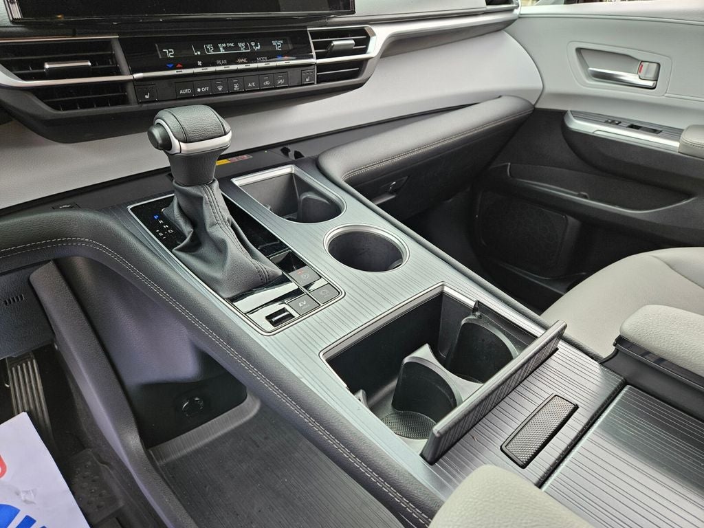 2025 Toyota Sienna XLE 8 Passenger