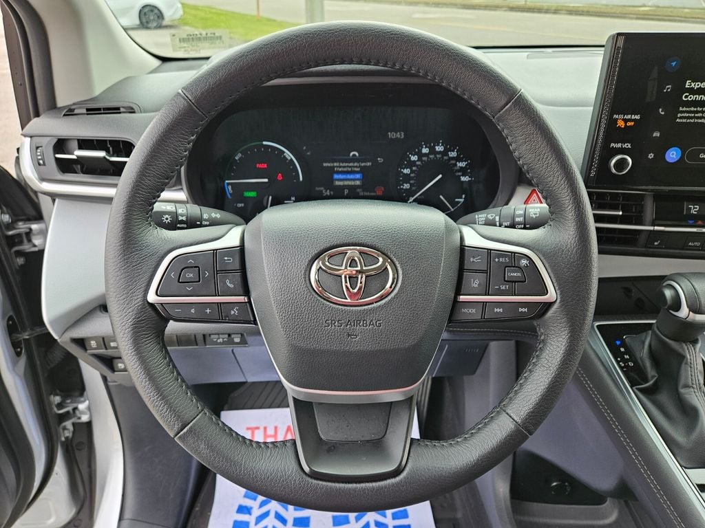 2025 Toyota Sienna XLE 8 Passenger
