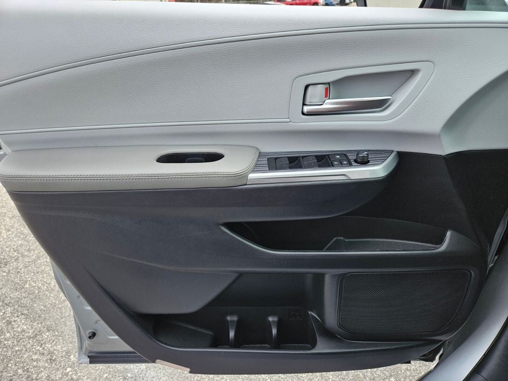 2025 Toyota Sienna XLE 8 Passenger