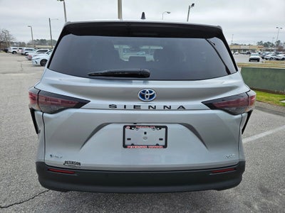 2025 Toyota Sienna XLE 8 Passenger