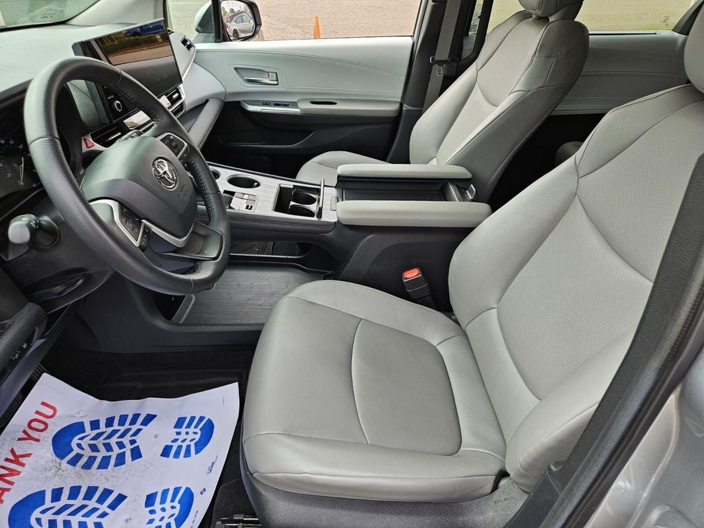 2025 Toyota Sienna XLE 8 Passenger