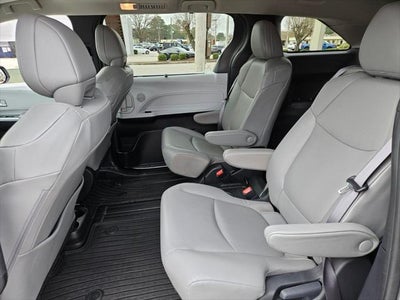 2025 Toyota Sienna XLE 8 Passenger