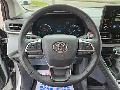 2025 Toyota Sienna XLE 8 Passenger
