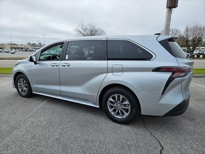 2025 Toyota Sienna XLE 8 Passenger