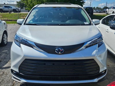 2025 Toyota Sienna XLE 8 Passenger