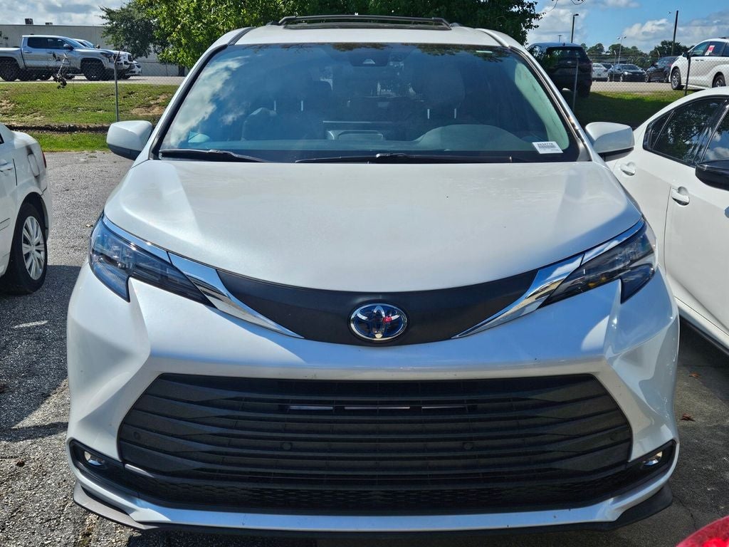 2025 Toyota Sienna XLE 8 Passenger