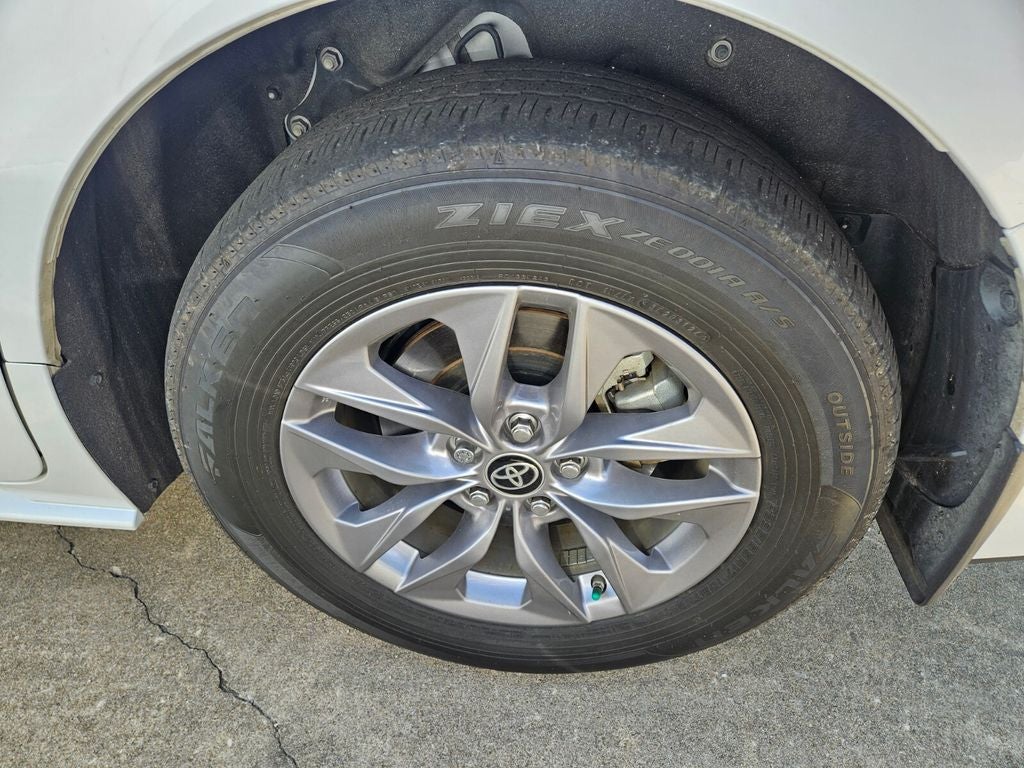 2025 Toyota Sienna XLE 8 Passenger