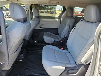 2022 Toyota Sienna XLE 8 Passenger