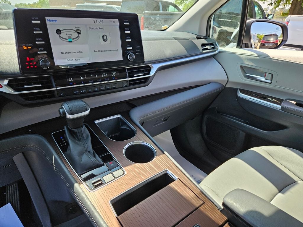 2022 Toyota Sienna XLE 8 Passenger