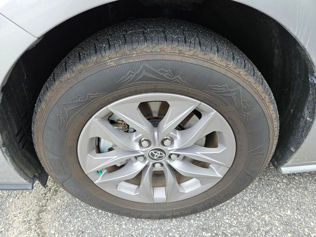 2022 Toyota Sienna XLE 8 Passenger