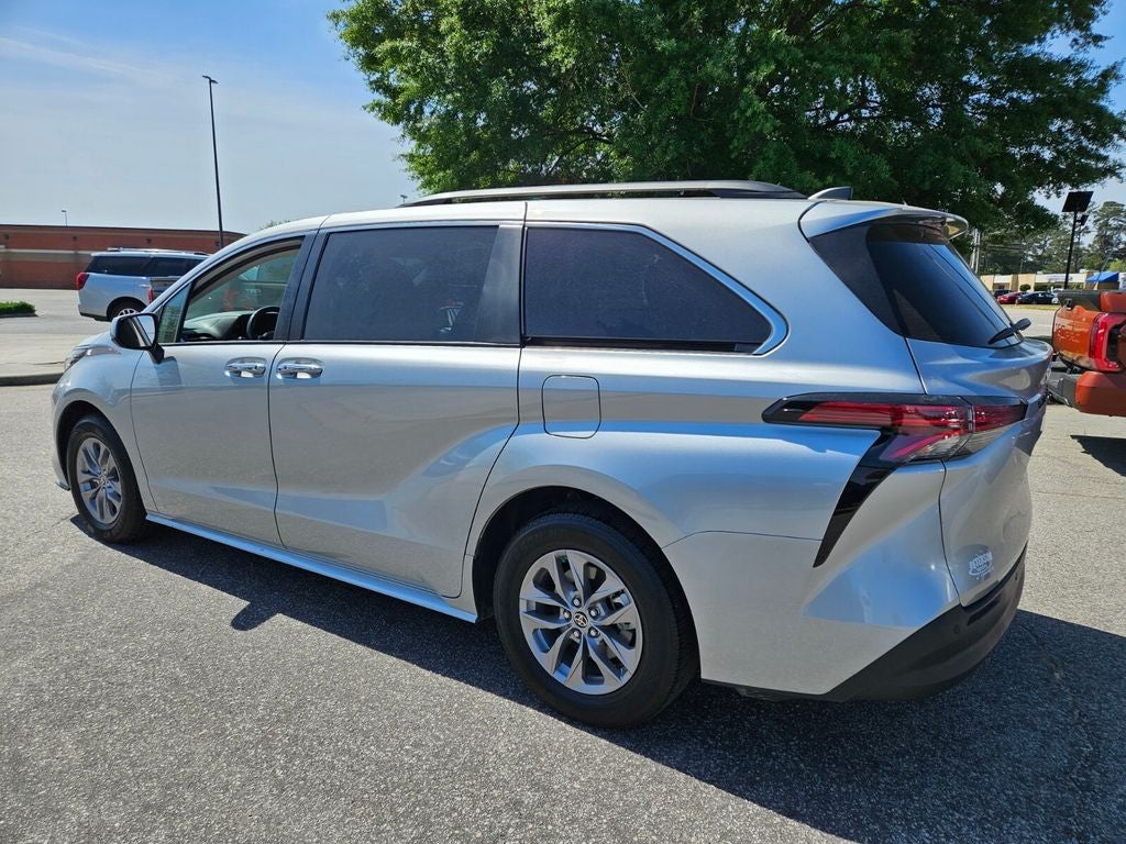 2022 Toyota Sienna XLE 8 Passenger