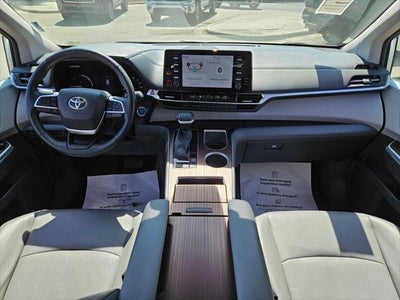 2022 Toyota Sienna XLE 8 Passenger
