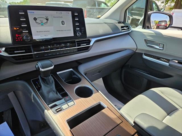 2022 Toyota Sienna XLE 8 Passenger