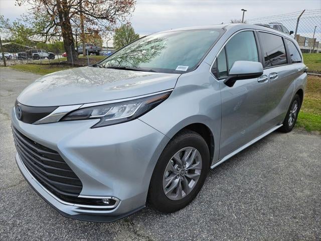 2022 Toyota Sienna XLE 8 Passenger