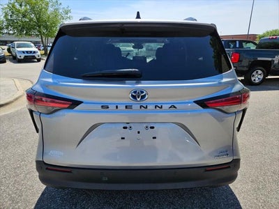 2022 Toyota Sienna XLE 8 Passenger