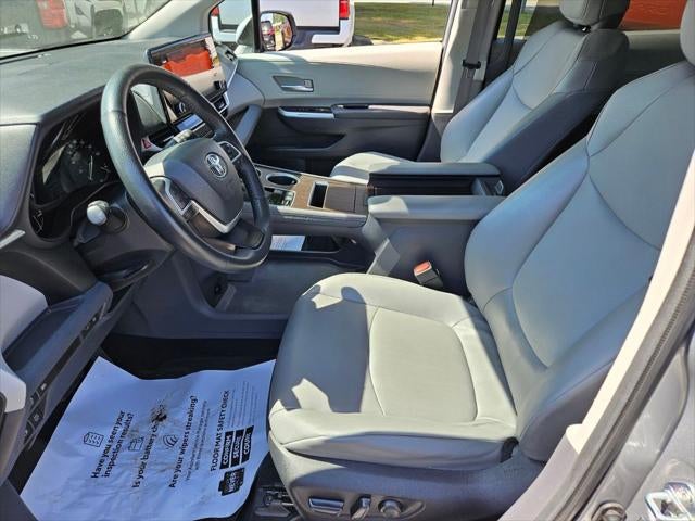 2022 Toyota Sienna XLE 8 Passenger