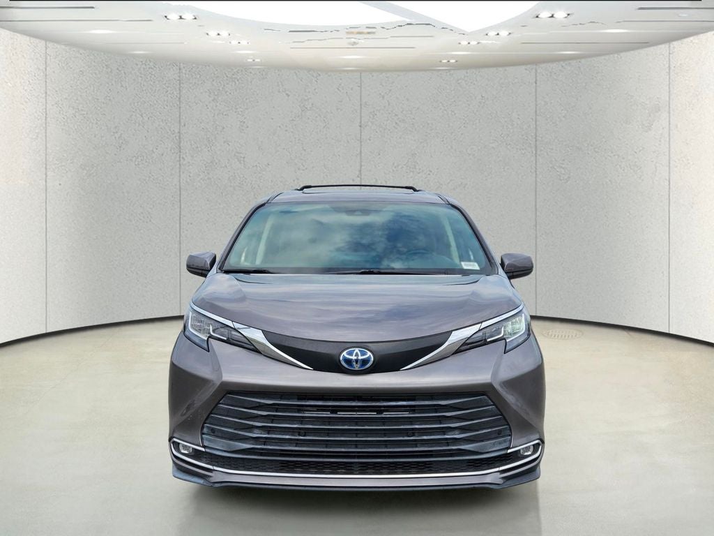 2021 Toyota Sienna XLE 8 Passenger