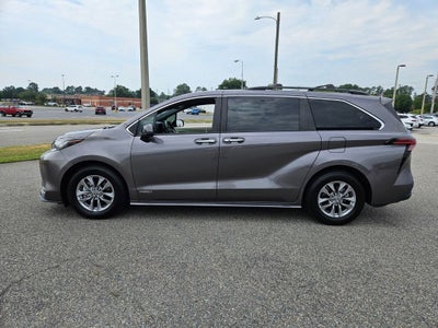 2021 Toyota Sienna XLE 8 Passenger