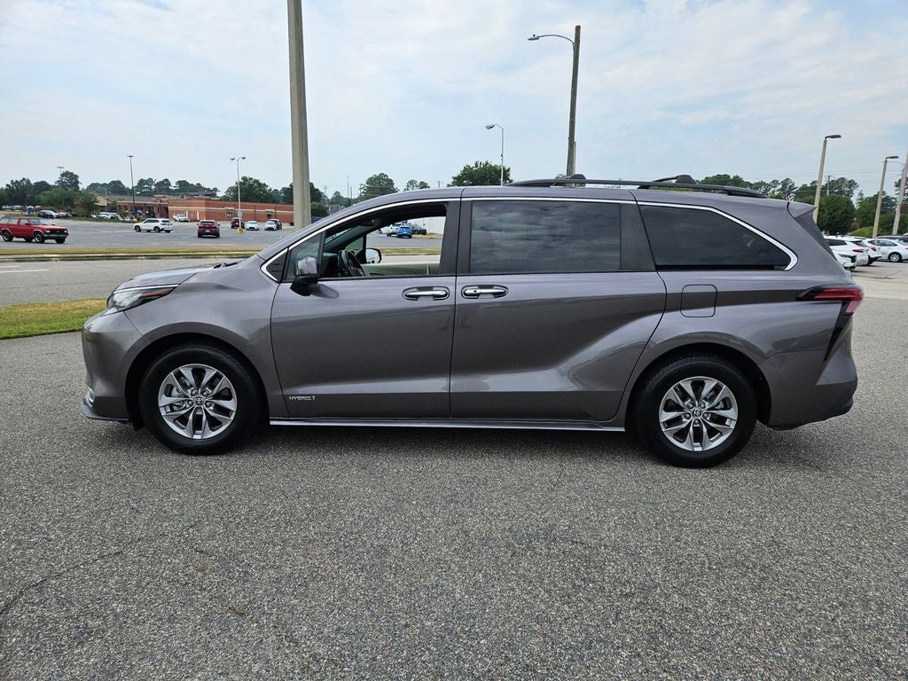 2021 Toyota Sienna XLE 8 Passenger